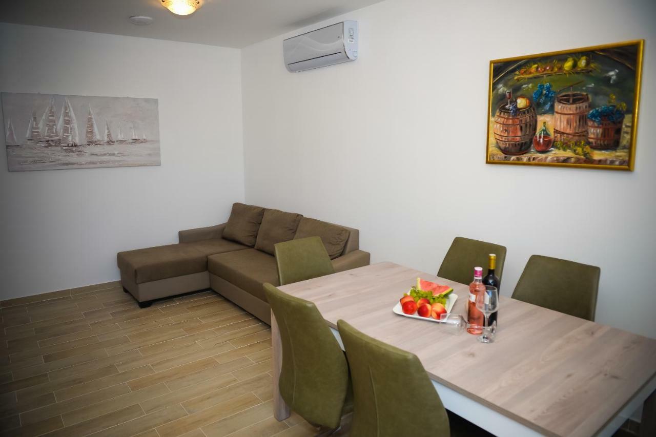 Apartment Markioli Povlja  Exteriör bild